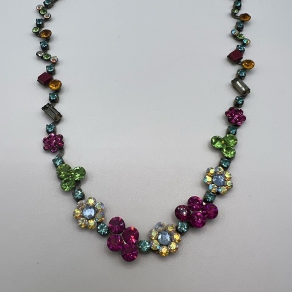 BRILLIANT Crystal Flower Necklace - Picture 5 of 6